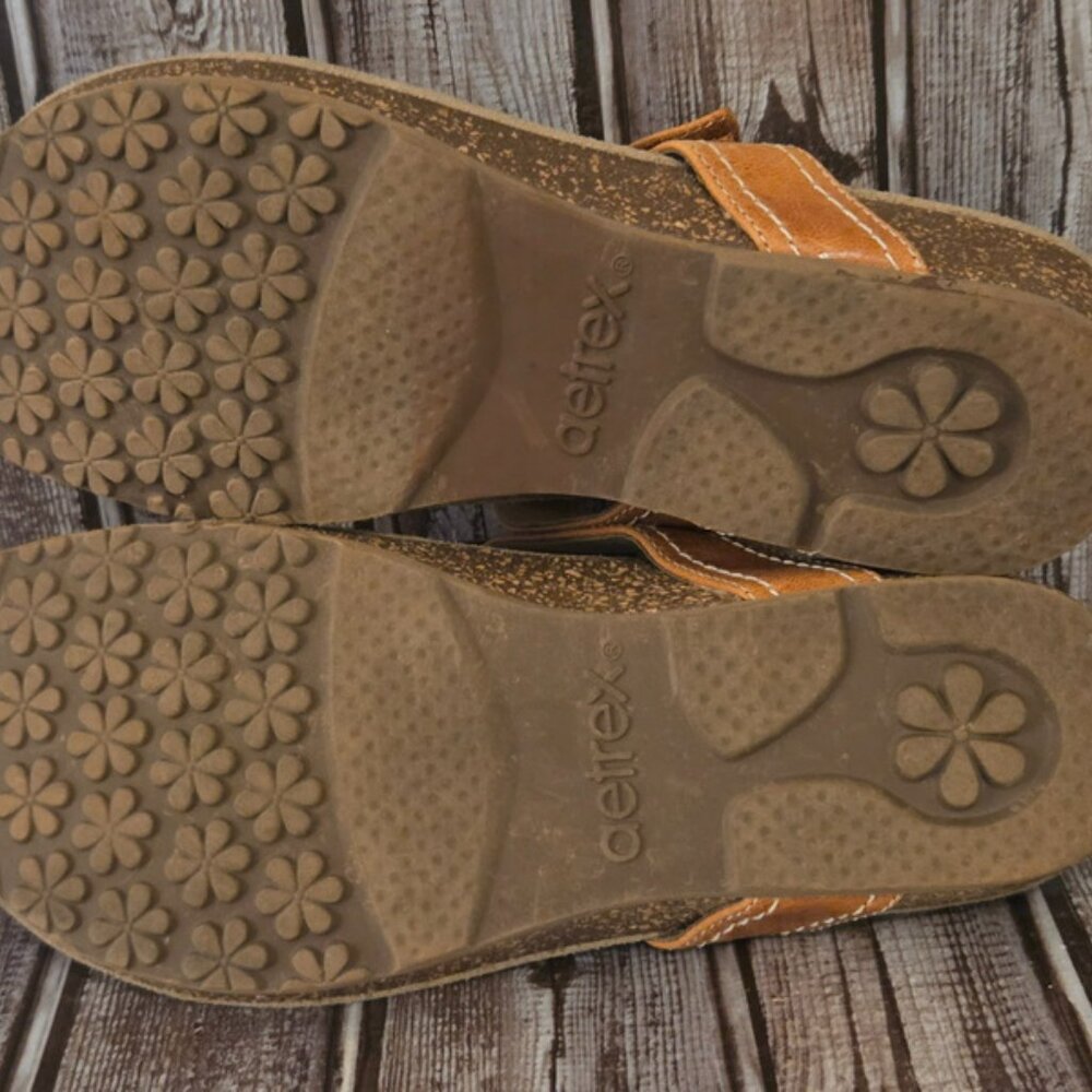 Sz 9 / 39.5 Aetrex Emily Brown Studded Leather Thong Sandals Slides VGUC! - Picture 7 of 7